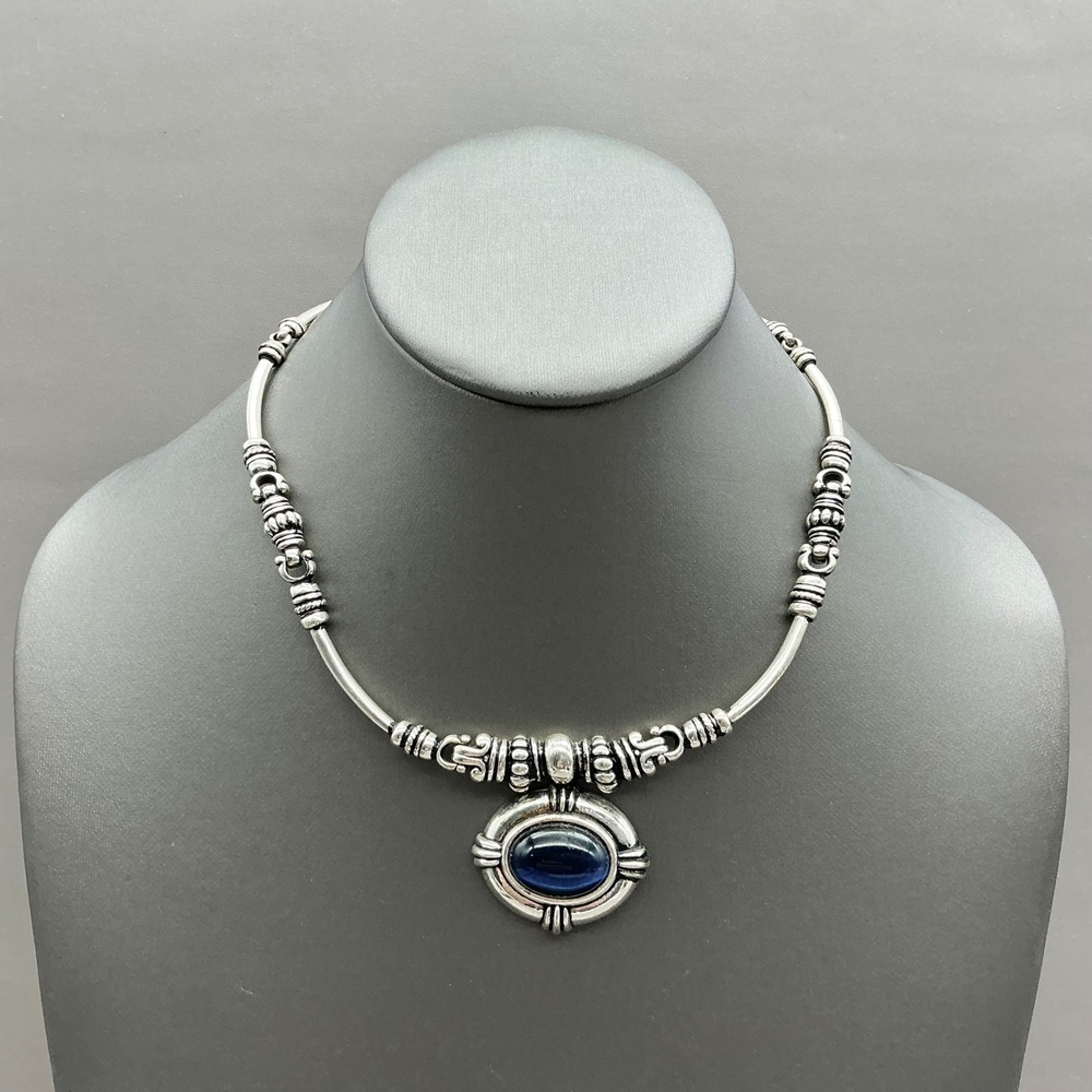 Avon Necklace Womens Silver Blue Faux Cat Eye Stone Pendant Choker Adjustable